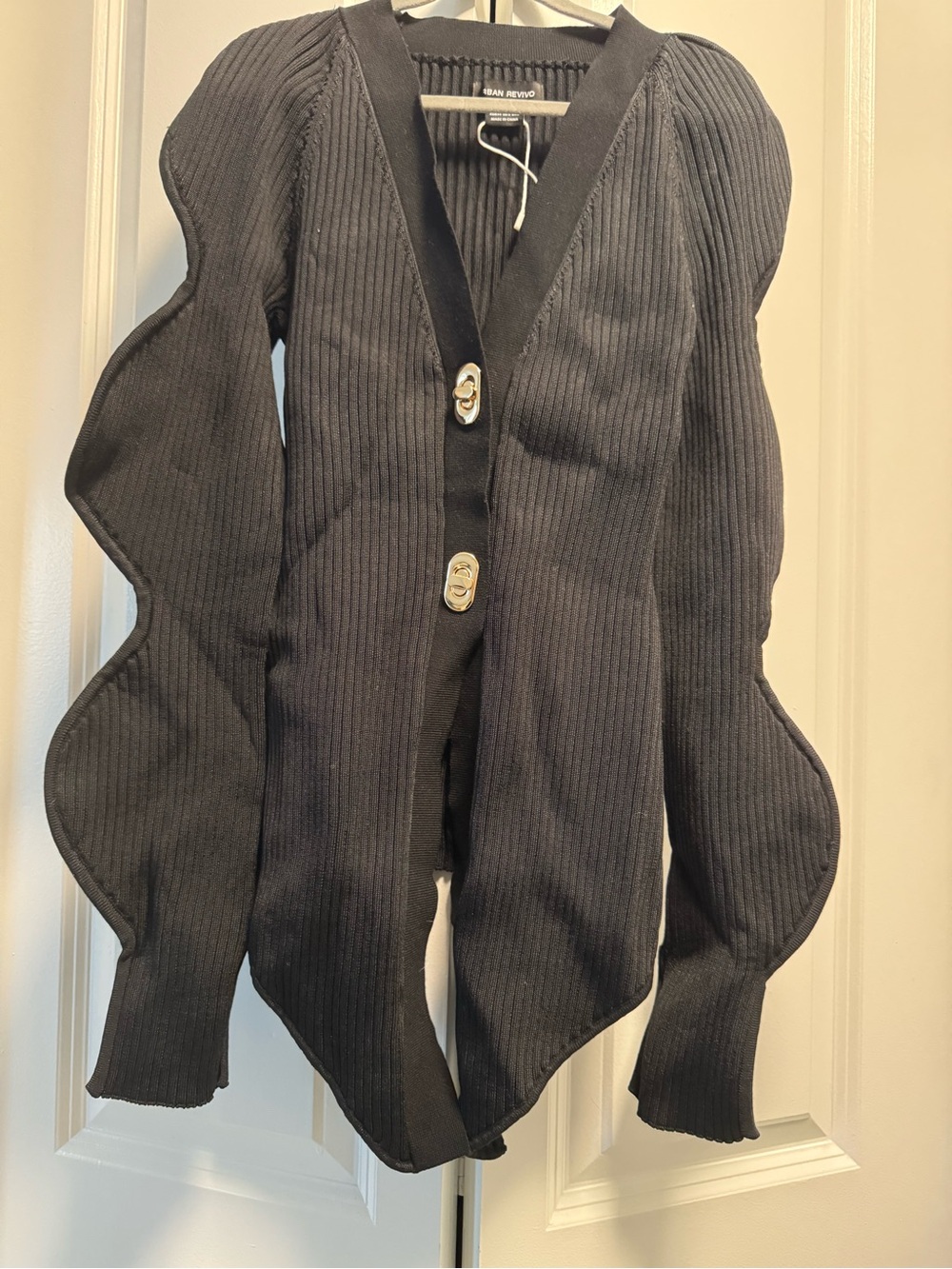 Black Scallop-Sleeve Ribbed Cardigan - Issey Miyake (Look)